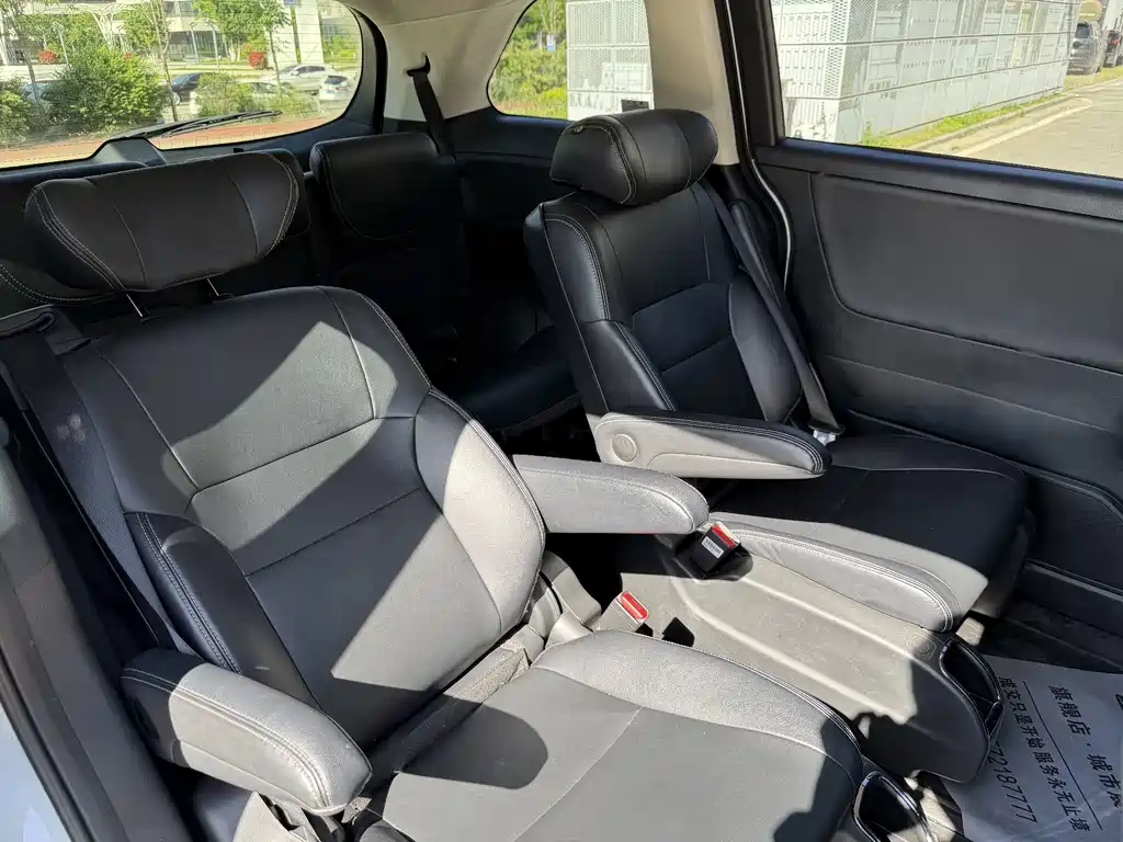 Honda Elysion — миниатюра 30