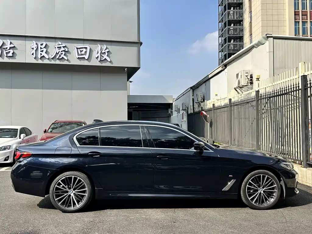 BMW 5 Series — миниатюра 12