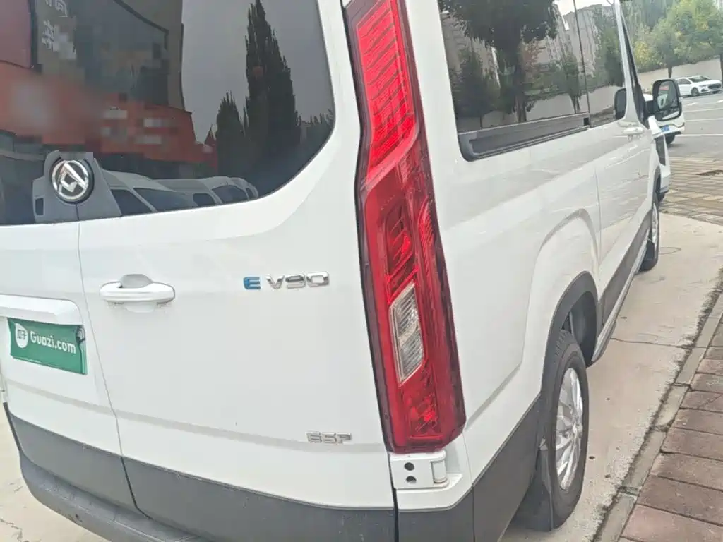 MAXUS 新途EV90 — миниатюра 8