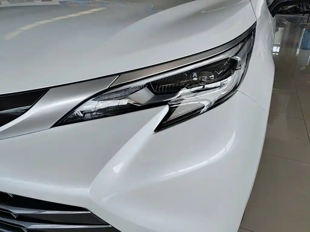 Toyota Sienna — миниатюра 24