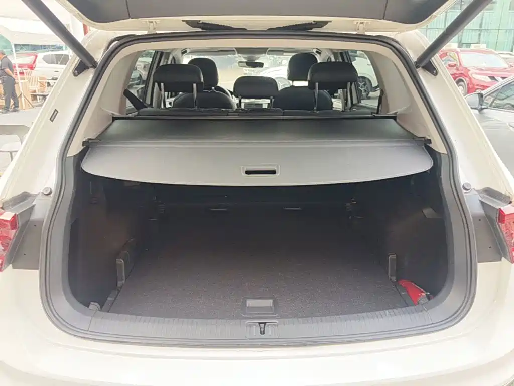 Volkswagen Tiguan L — миниатюра 19