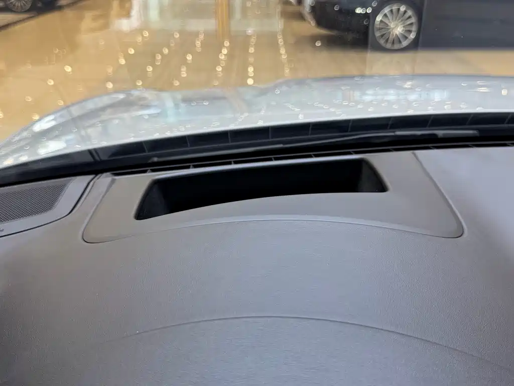 Porsche Cayenne — миниатюра 22