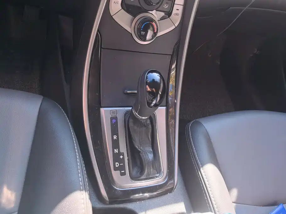 Hyundai Elantra Langdong — миниатюра 16
