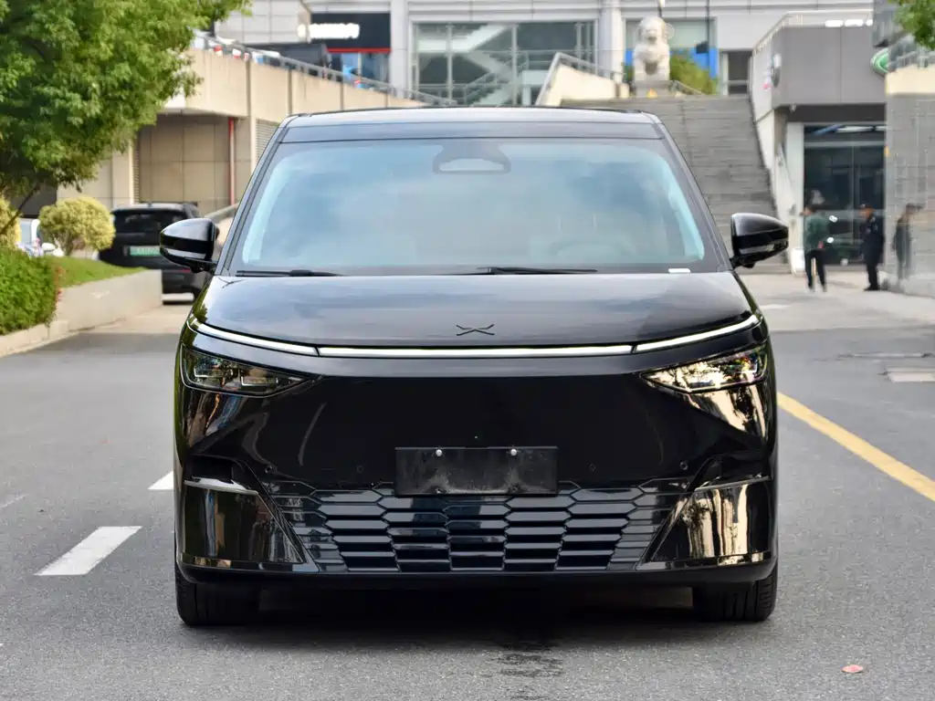 XPeng X9 — миниатюра 4