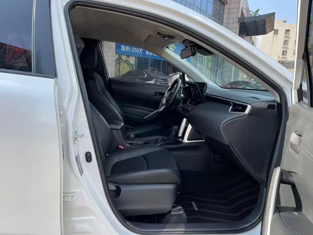Toyota Corolla Cross — миниатюра 11