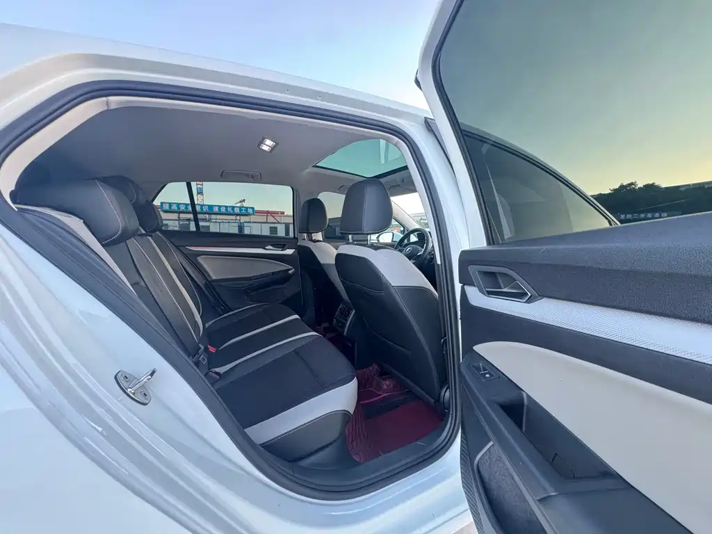 Volkswagen Golf — миниатюра 17