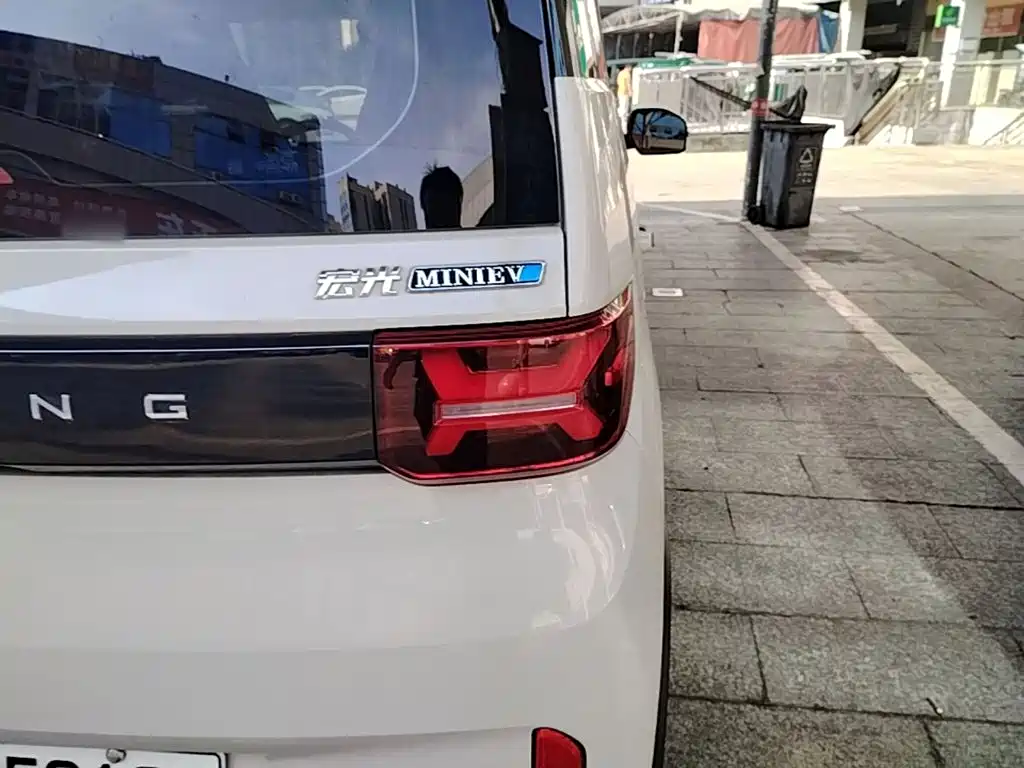 Wuling MINIEV — миниатюра 8
