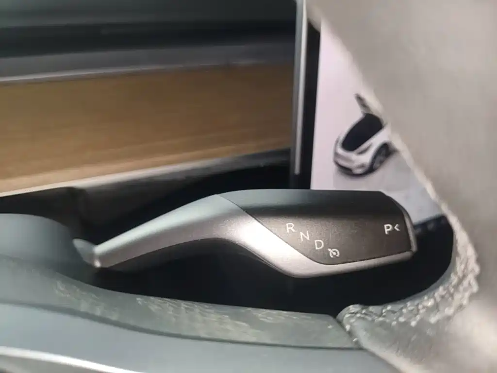 Tesla Model Y — миниатюра 14