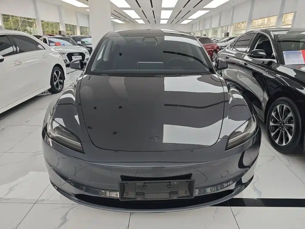 Tesla Model 3 — миниатюра 3
