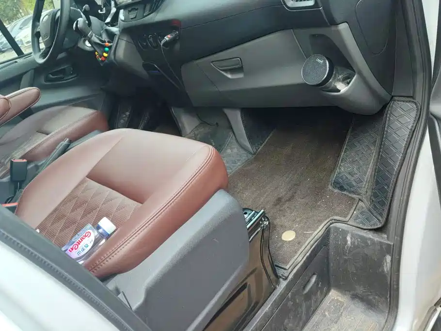 Ford Transit — миниатюра 8