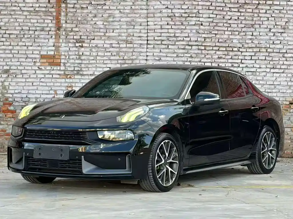 Lynk & Co 03