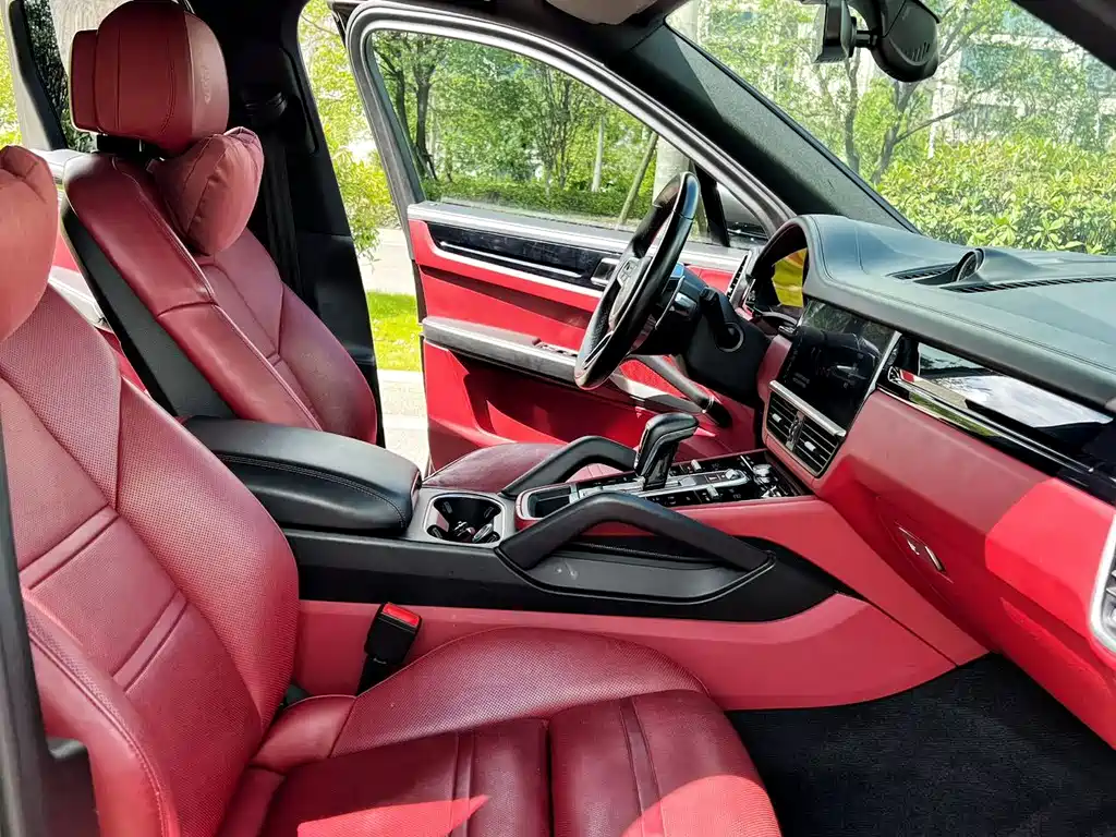 Porsche Cayenne — миниатюра 7