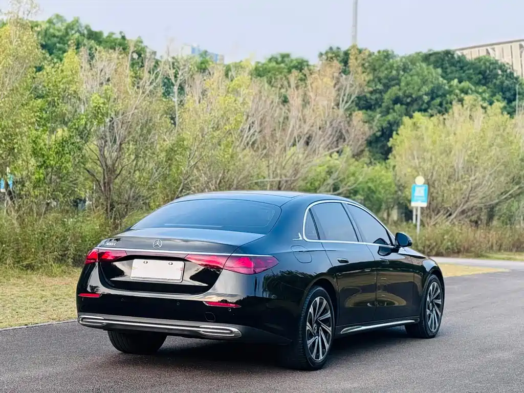 Mercedes-Benz E-Class — миниатюра 7