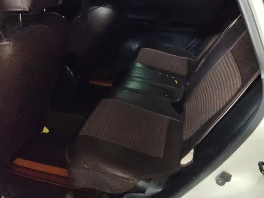 Nissan Tiida — миниатюра 11