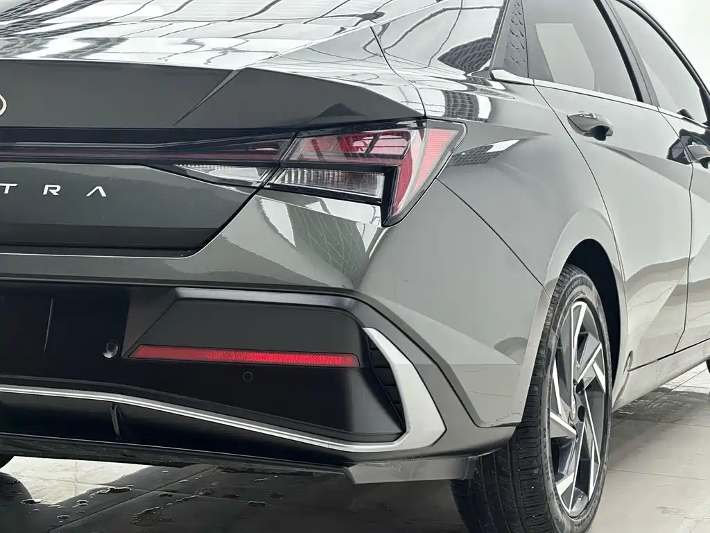 Hyundai Elantra — миниатюра 7
