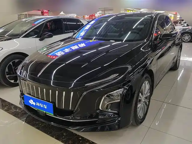 RED FLAG HONGQI E QM5 2024