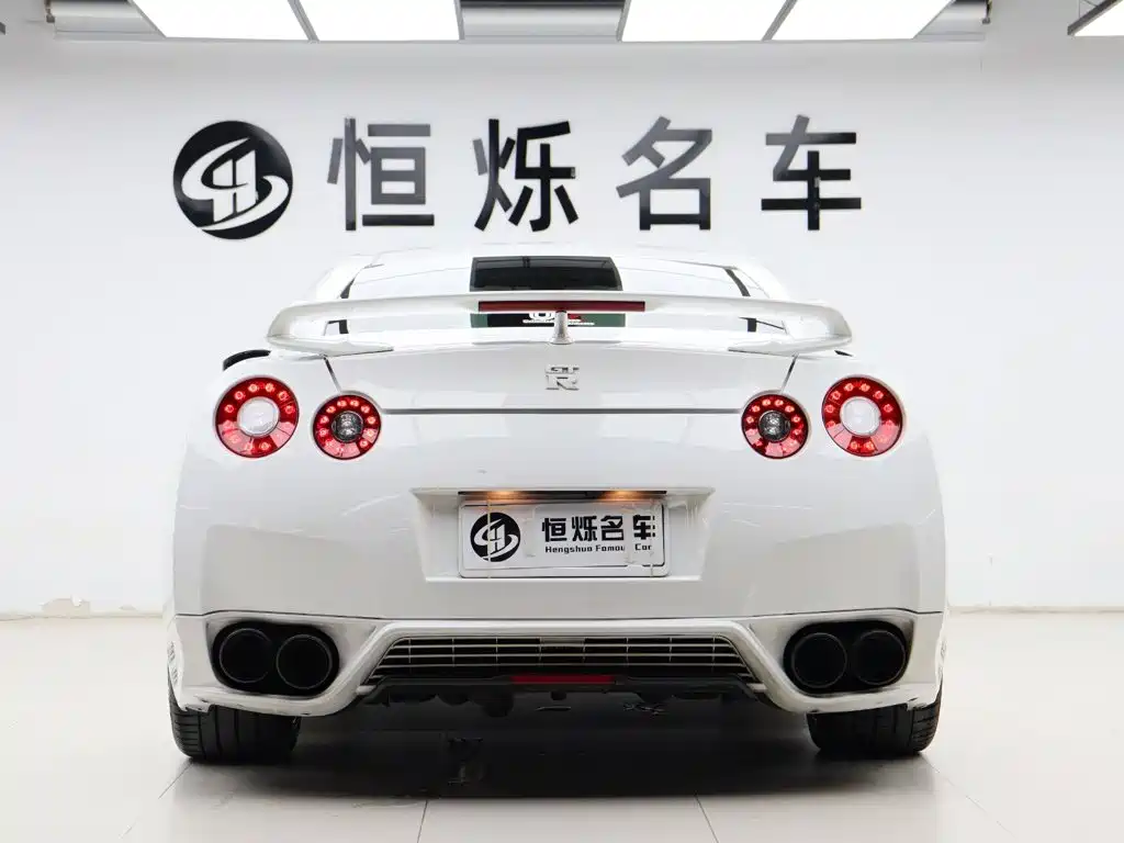 Nissan GT-R — миниатюра 18