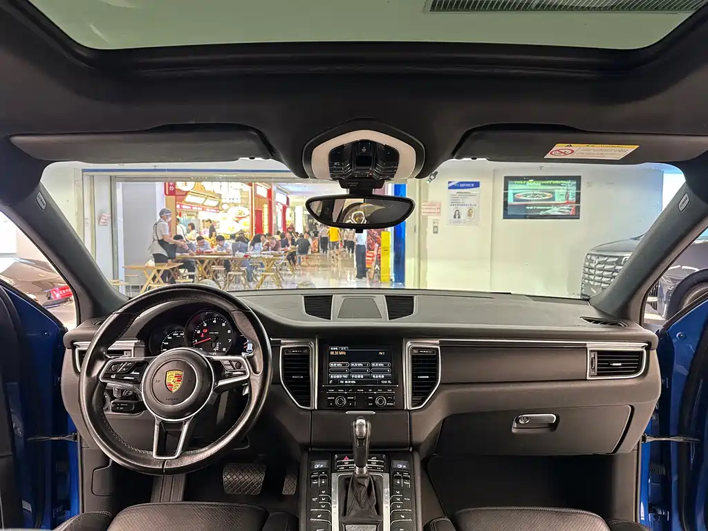 Porsche Macan — миниатюра 20