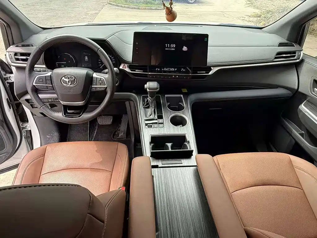 Toyota Sienna — миниатюра 8