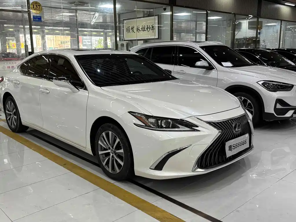 LEXUS  ES