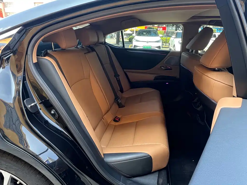 Lexus ES — миниатюра 7