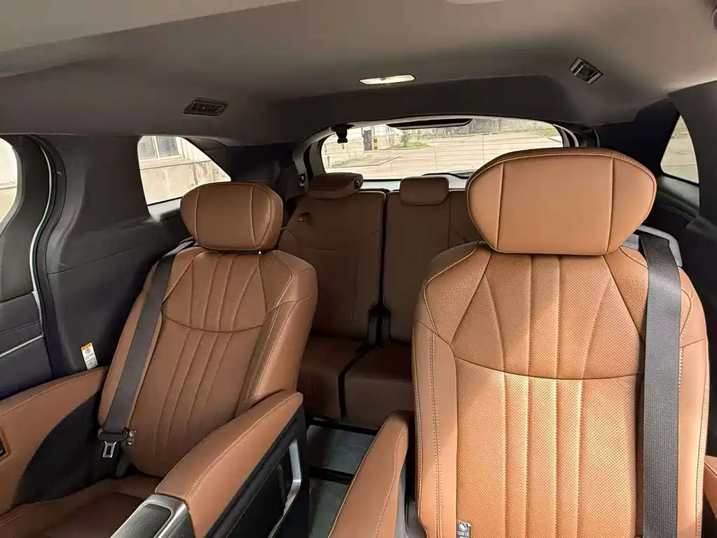 Toyota Sienna — миниатюра 10
