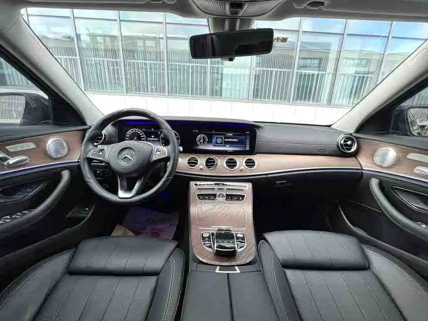 Mercedes-Benz E-Class — миниатюра 5