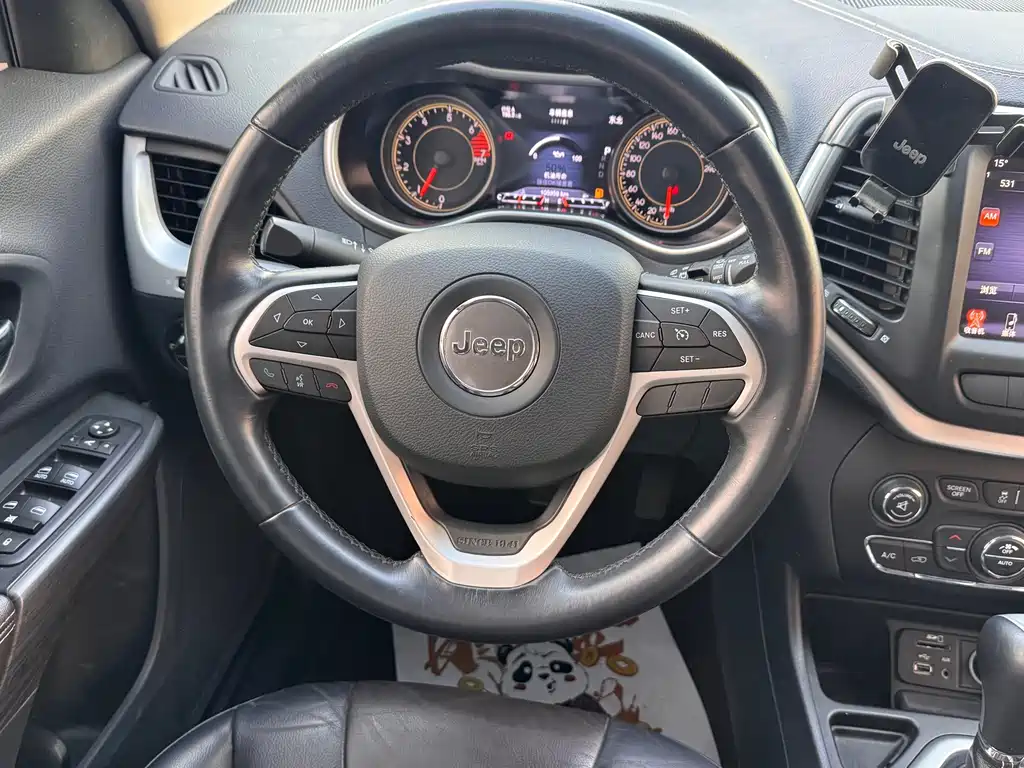 Jeep Cherokee — миниатюра 13