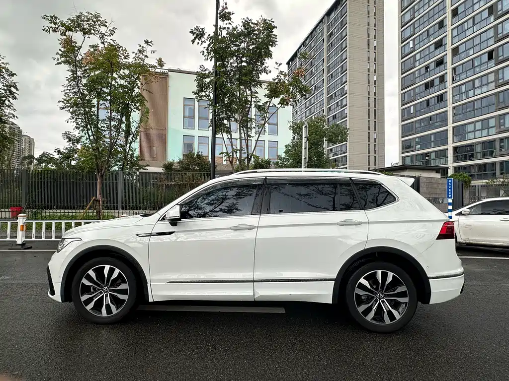 Volkswagen Tiguan L — миниатюра 4