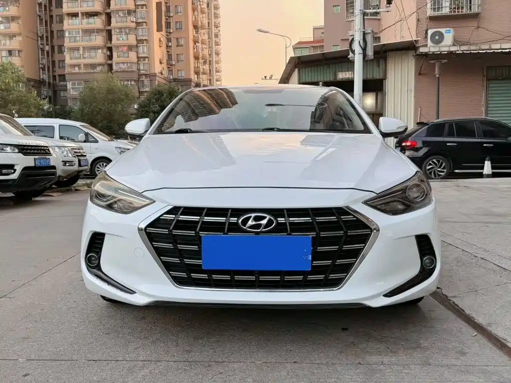 Hyundai Elantra — миниатюра 2