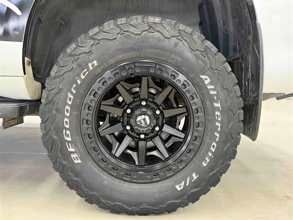 Toyota Land Cruiser Prado 2016 2.7L AT Standard