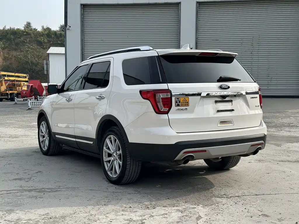 Ford Explorer (Import) — миниатюра 9