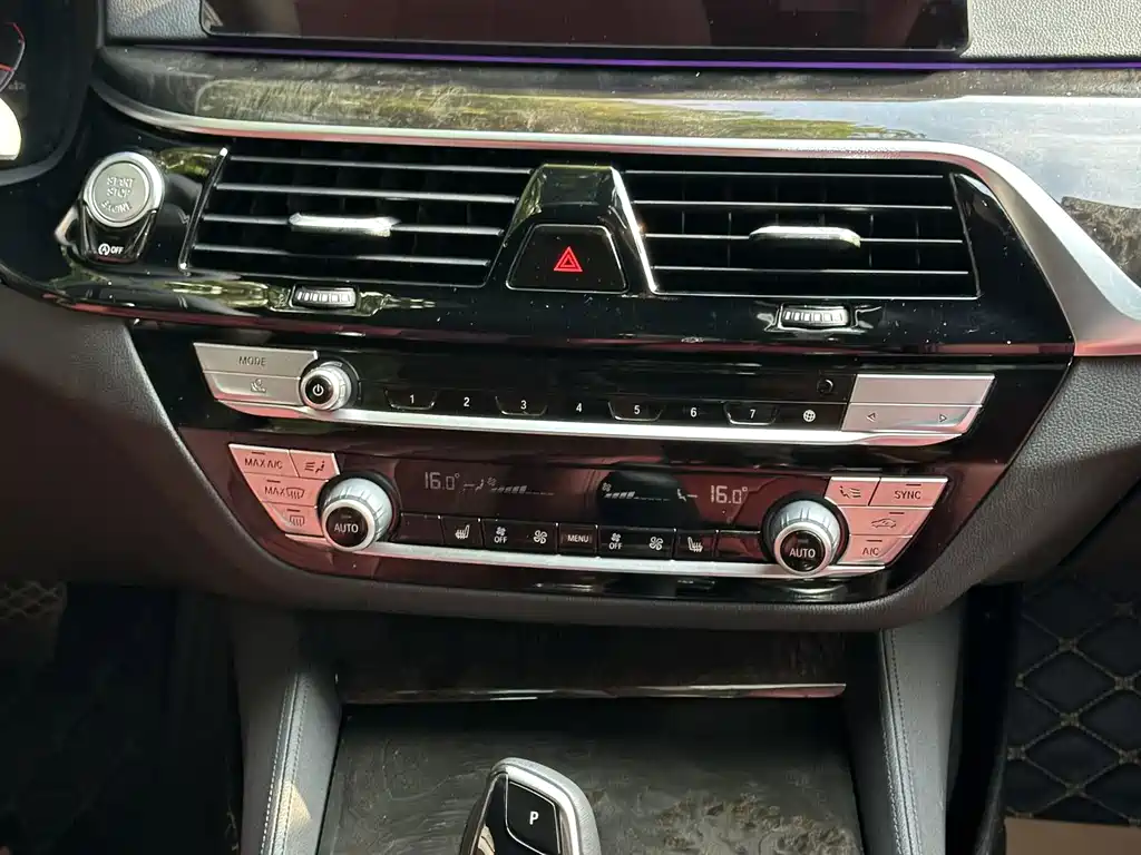 BMW 5 Series — миниатюра 27