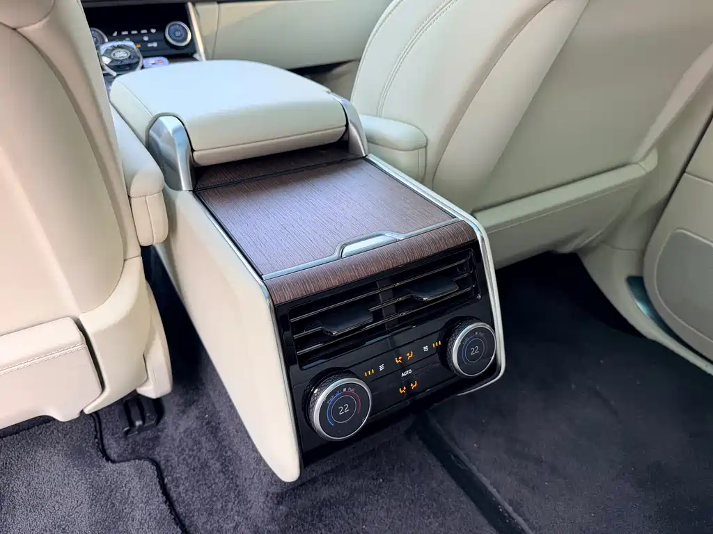Land Rover Range Rover — миниатюра 18