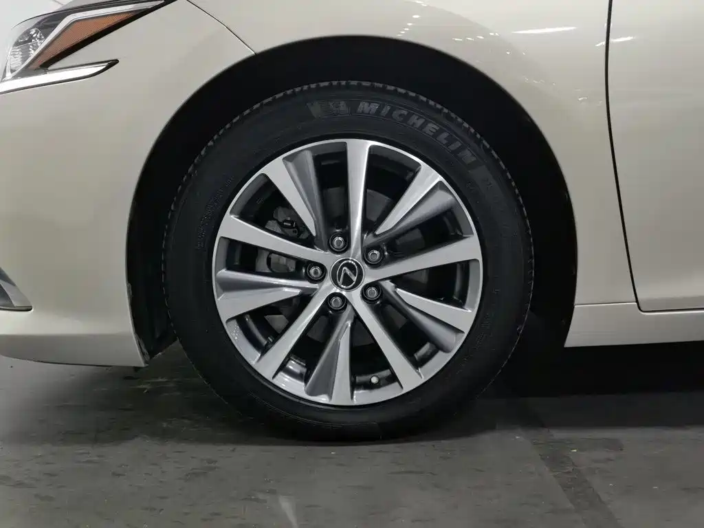 Lexus ES — миниатюра 17