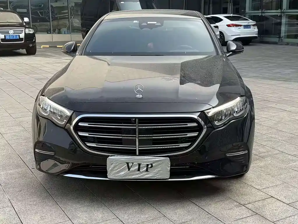 Mercedes-Benz E-Class — миниатюра 2