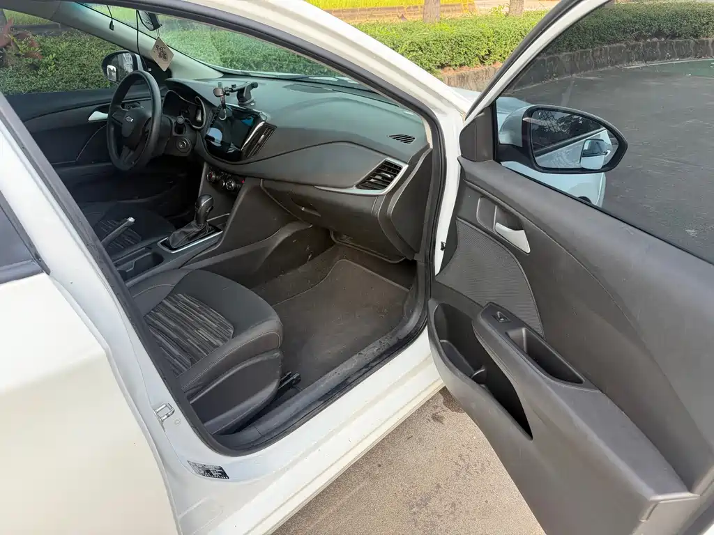 Chevrolet Cavalier — миниатюра 11