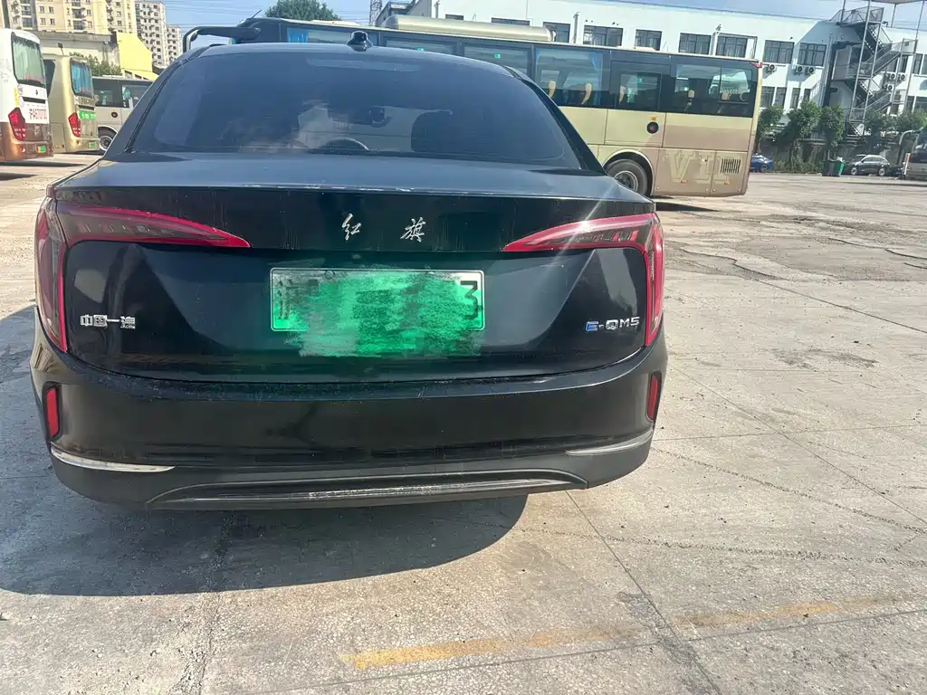 Hongqi E-QM5