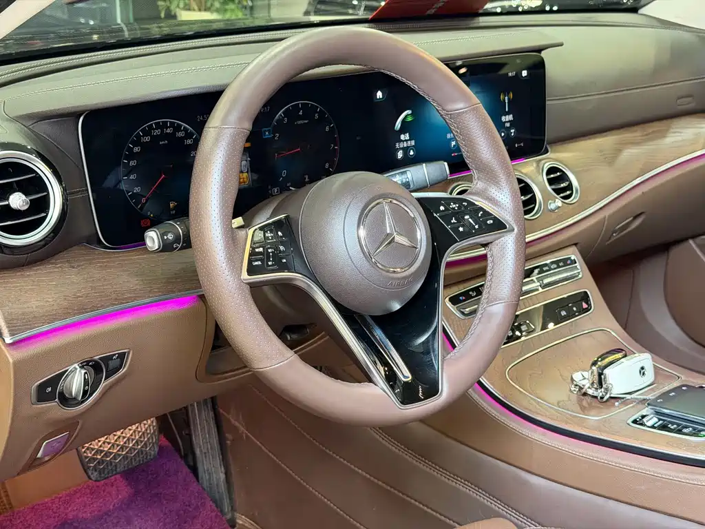 Mercedes-Benz E-Class — миниатюра 7