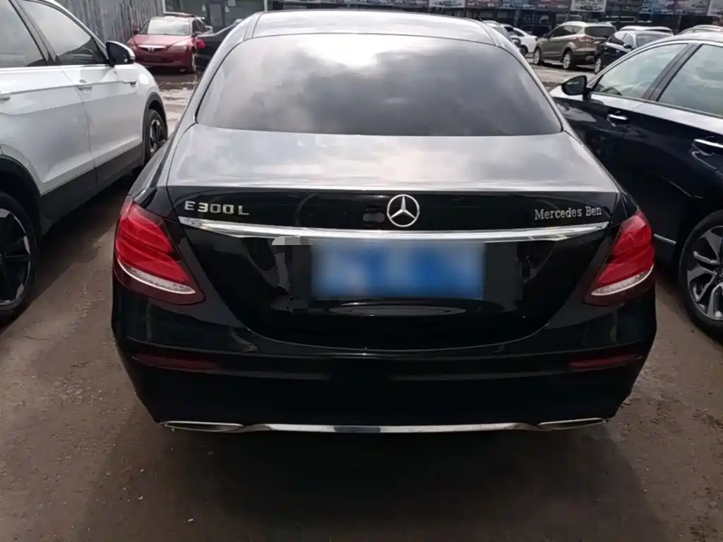 Mercedes-Benz E-Class — миниатюра 6