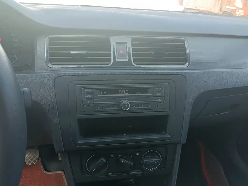 Volkswagen Santana — миниатюра 13