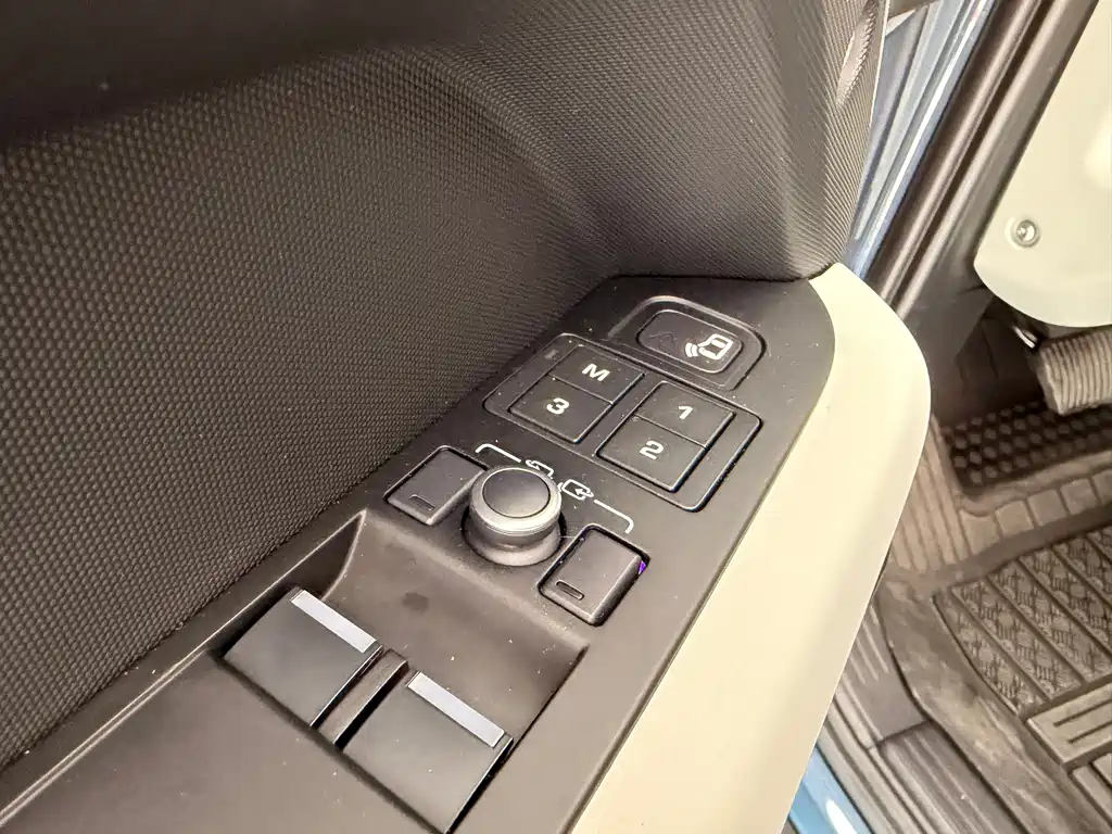Land Rover Defender — миниатюра 7
