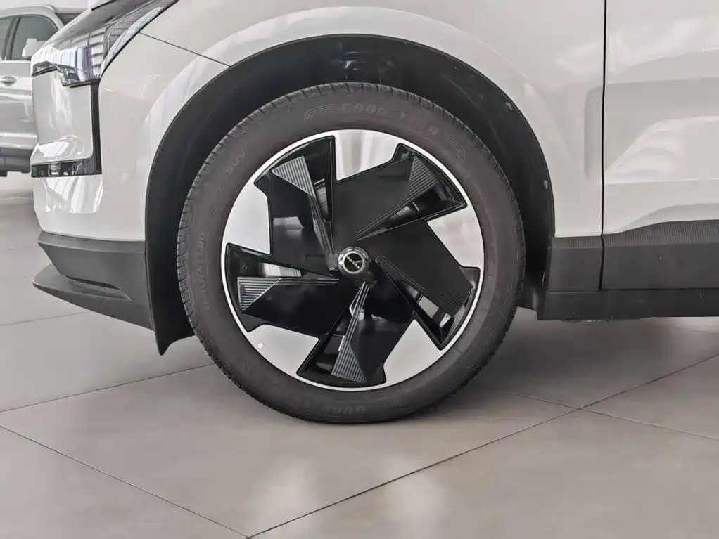 Volvo EX30 2025 Plus