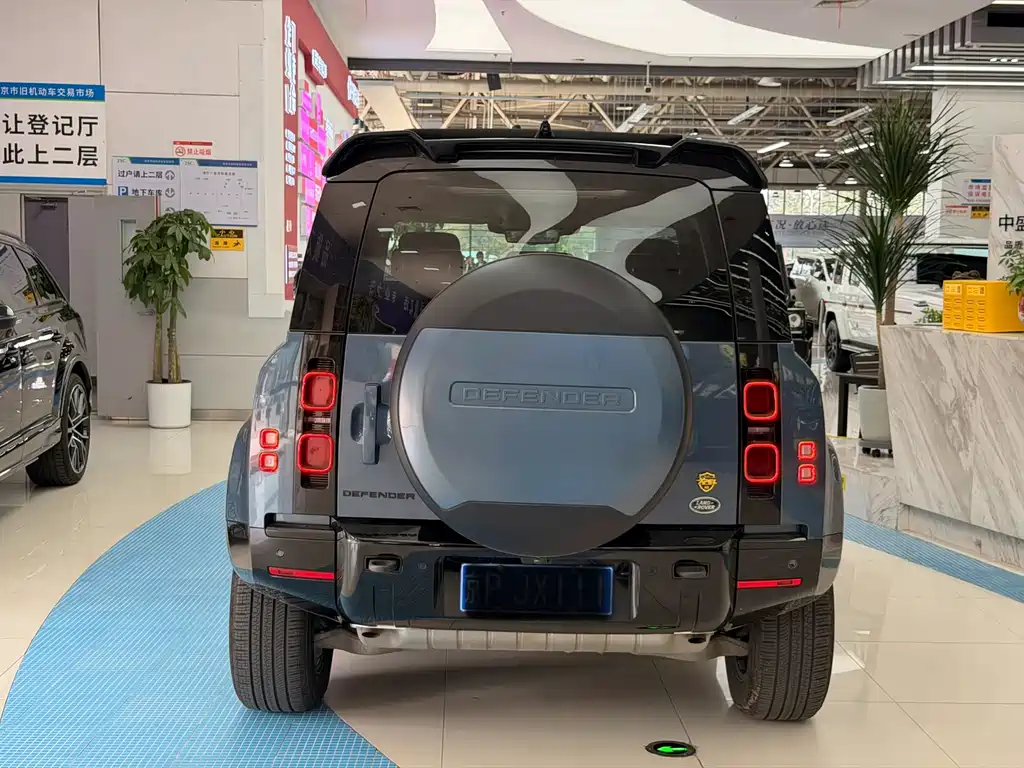 Land Rover Defender — миниатюра 18