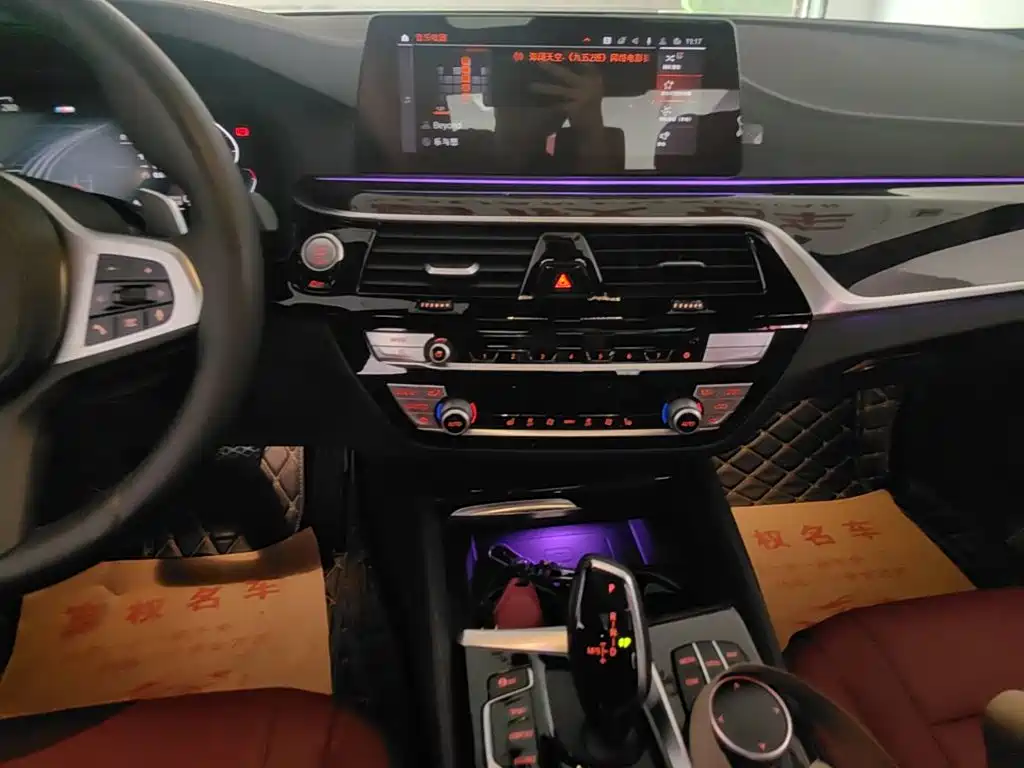 BMW 5 Series — миниатюра 13