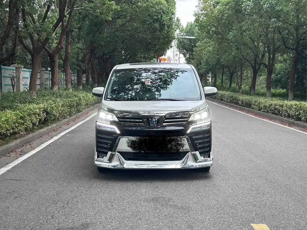Toyota Vellfire — миниатюра 2