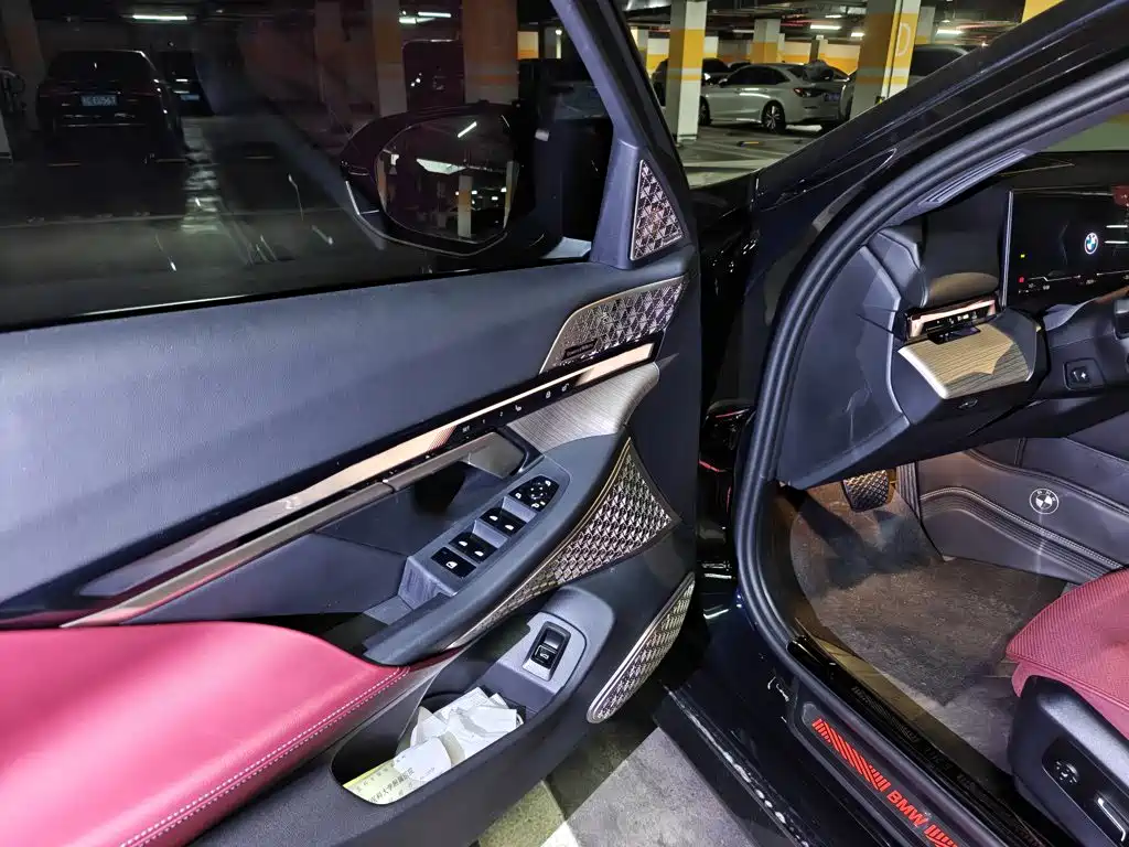 BMW 5 Series — миниатюра 3