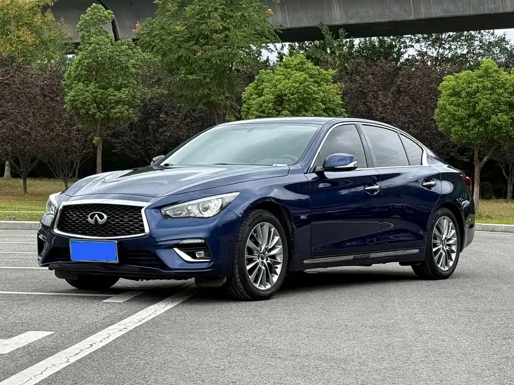 Infiniti Q50L