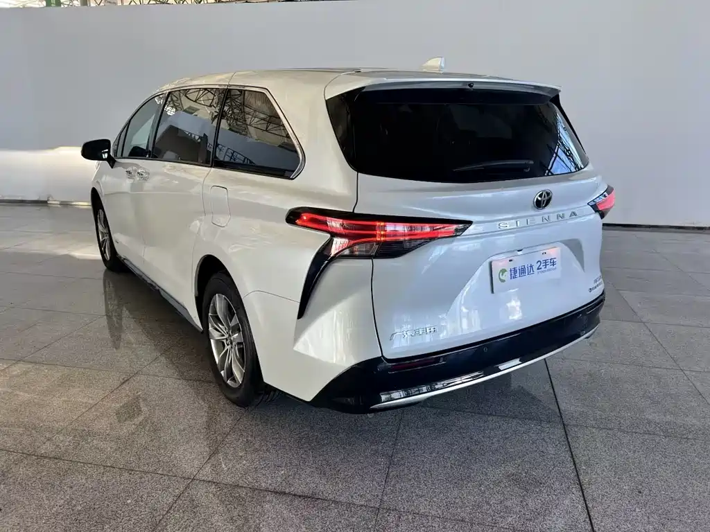 Toyota Sienna — миниатюра 6