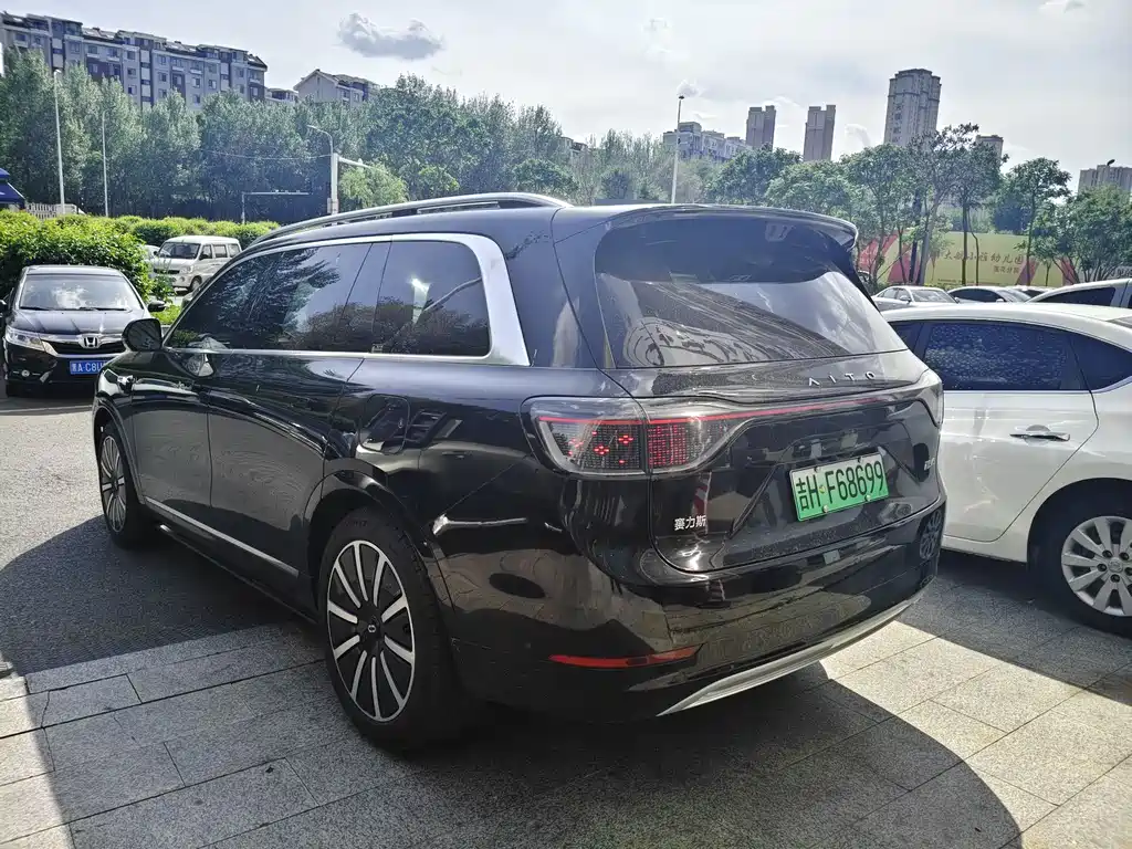 Aito M9 2025 Ultra 52kWh 6 мест (192 ）